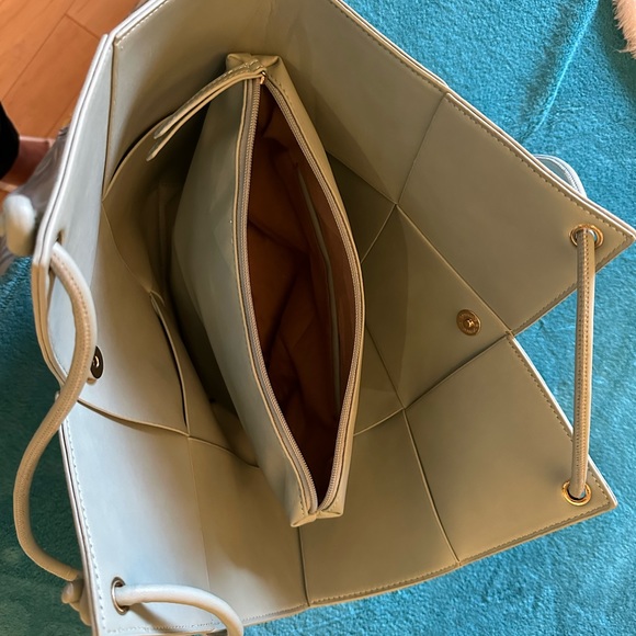 Weave Effect Tote - Picture 3 of 3